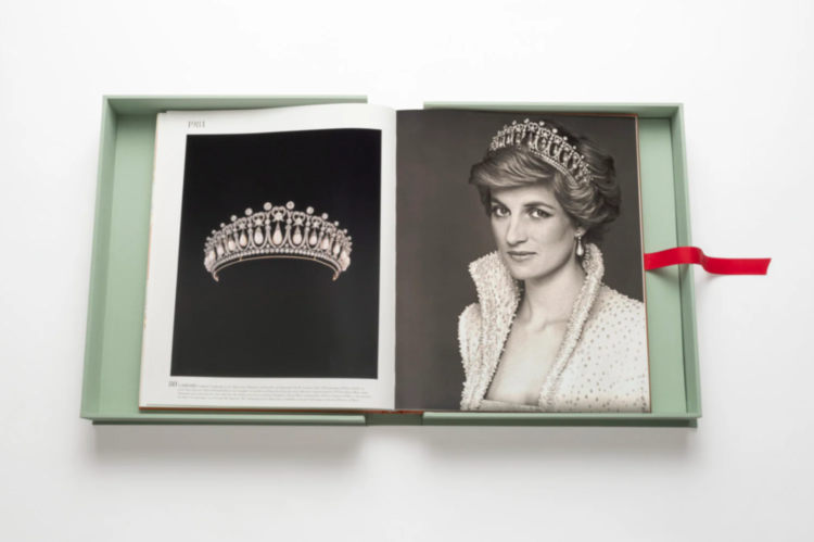 THE IMPOSSIBLE COLLECTION OF JEWELRY ASSOULINE