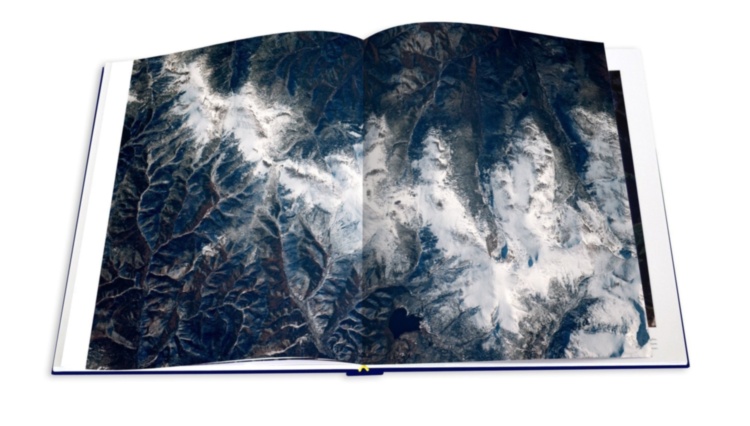 Gaia (Ultimate Collection) ASSOULINE